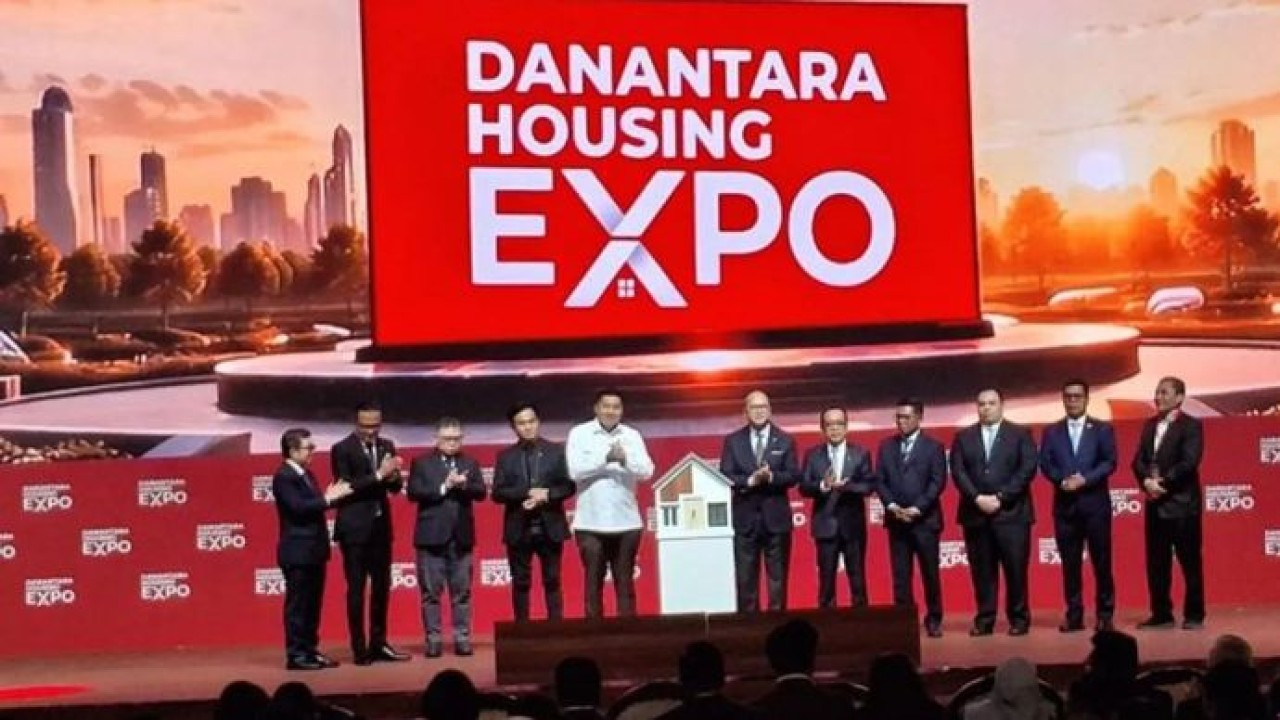 Jajaran petinggi Danantara Indonesia dan pejabat kabinet Merah Putih dalam pembukaan Danantara Housing Expo 2026 di NICE Pantai Indah Kapuk (PIK) 2, Kabupaten Tangerang, Banten, Kamis (27/08/2026). (Antara)