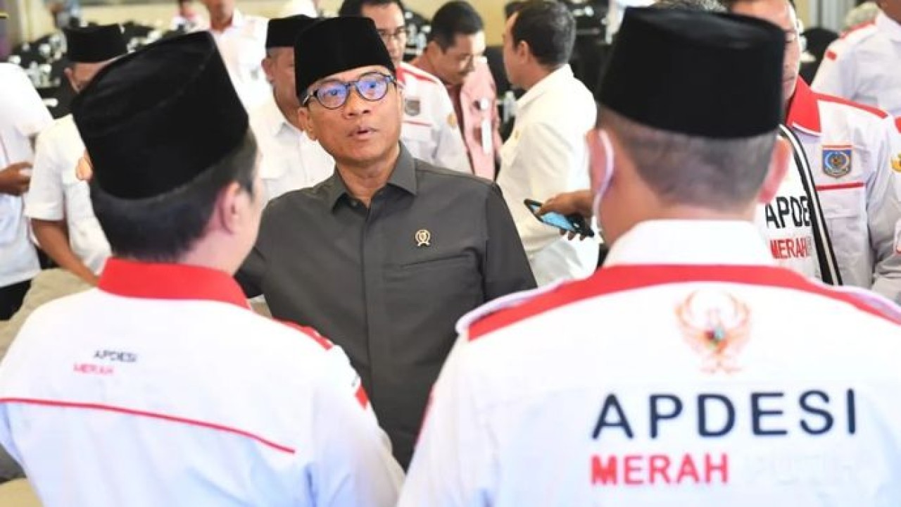 Menteri Desa dan Pembangunan Daerah Tertinggal (Mendes PDT) Yandri Susanto dalam Musyawarah Daerah (Musda) Dewan Pimpinan Daerah Asosiasi Pemerintah Desa Seluruh Indonesia (DPD APDESI) Merah Putih Provinsi Banten di Serang (Antara)
