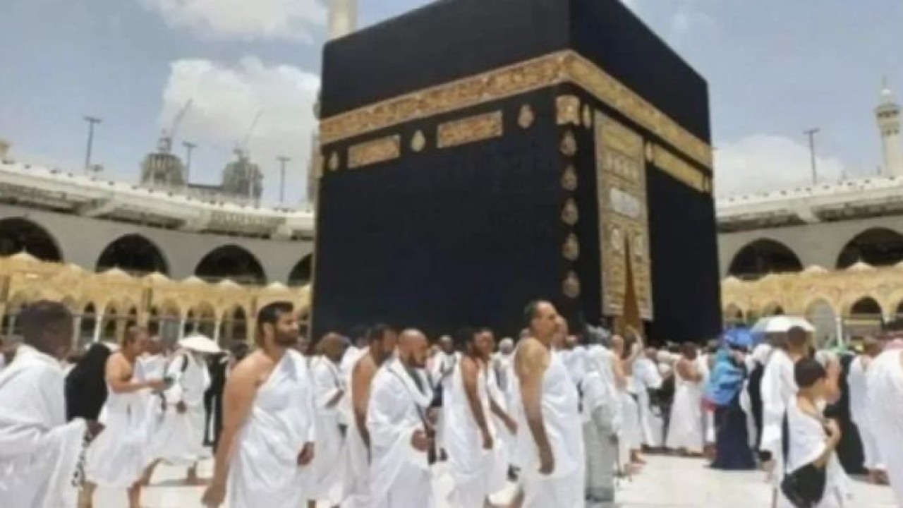 Ilustrasi - Jamaah melakukannya tawaf mengelilingi Kabah di Masjidil Haram, Makkah, Arab Saudi. (ANTARA)