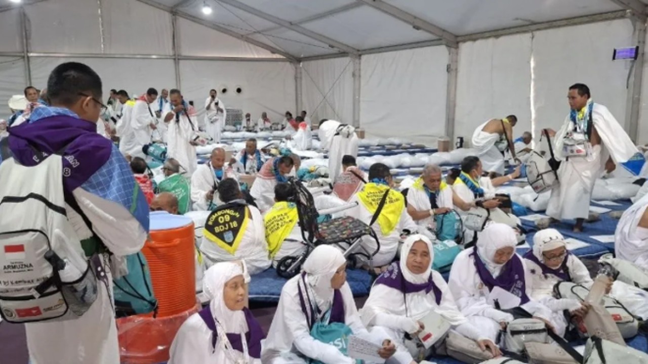Jamaah calon haji Indonesia mulai berdatangan di Arafah untuk menjalani rangkaian puncak ibadah haji, Senin (25/5/2026). ANTARA/HO-Kemenhaj. (Antara)