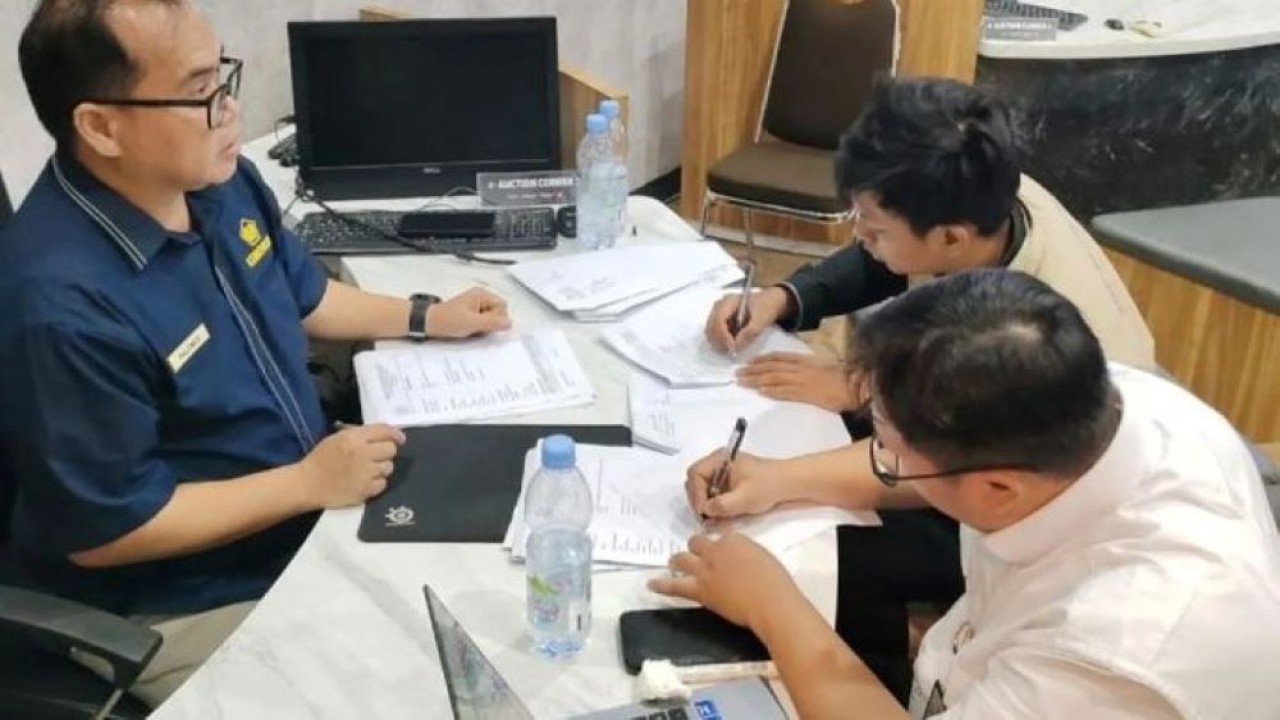 Proses pelelangan aset terpidana Benny Tjokrosaputro oleh Badan Pemulihan Aset (BPA) Kejaksaan Agung melalui Kantor Pelayanan Kekayaan Negara dan Lelang (KPKNL) Jakarta IV serta Kantor Pelayanan Kekayaan Negara dan Lelang (KPKNL) Bogor, pada Rabu, 29 Juli 2026. (Antara)