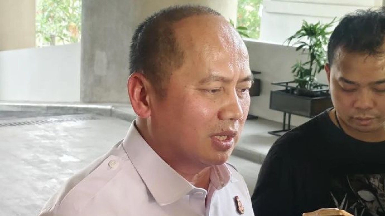 Kepala Pusat Penerangan Hukum Kejaksaan Agung Anang Supriatna memberikan keterangan pers di Gedung Utama Kejaksaan Agung, Jakarta (Antara)