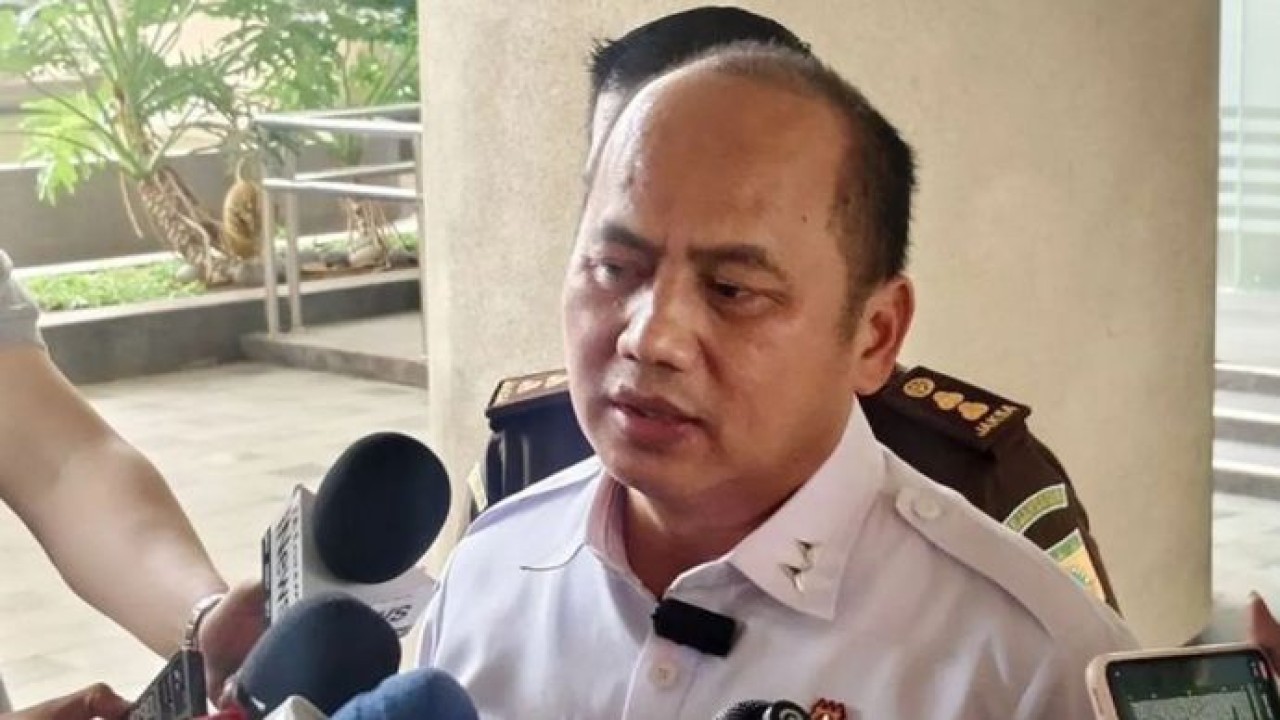 Kepala Pusat Penerangan Hukum (Kapuspenkum) Kejaksaan Agung Anang Supriatna memberikan keterangan pers di Gedung Utama Kejaksaan Agung, Jakarta, Rabu (19/8/2026). (Antara)