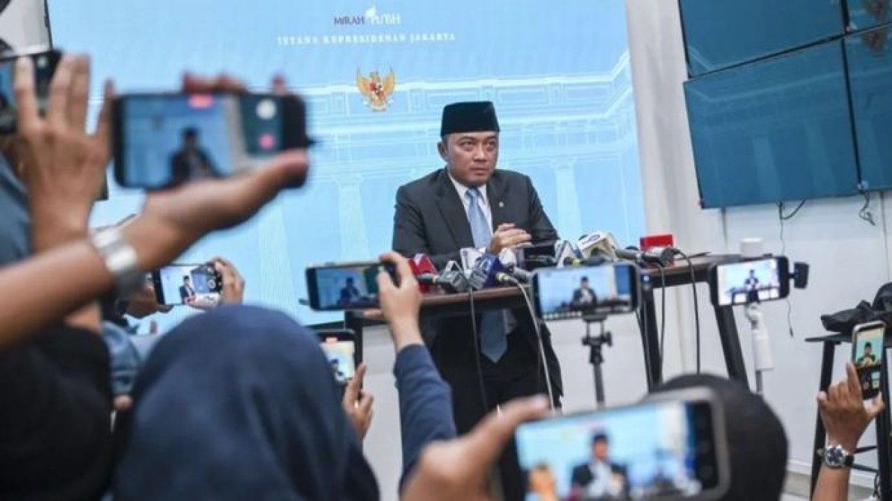 Mensesneg Prasetyo Hadi memberi keterangan pers di ruang media, kompleks Istana Kepresidenan, Jakarta, Rabu, 22 Juli 2026. (Antara)