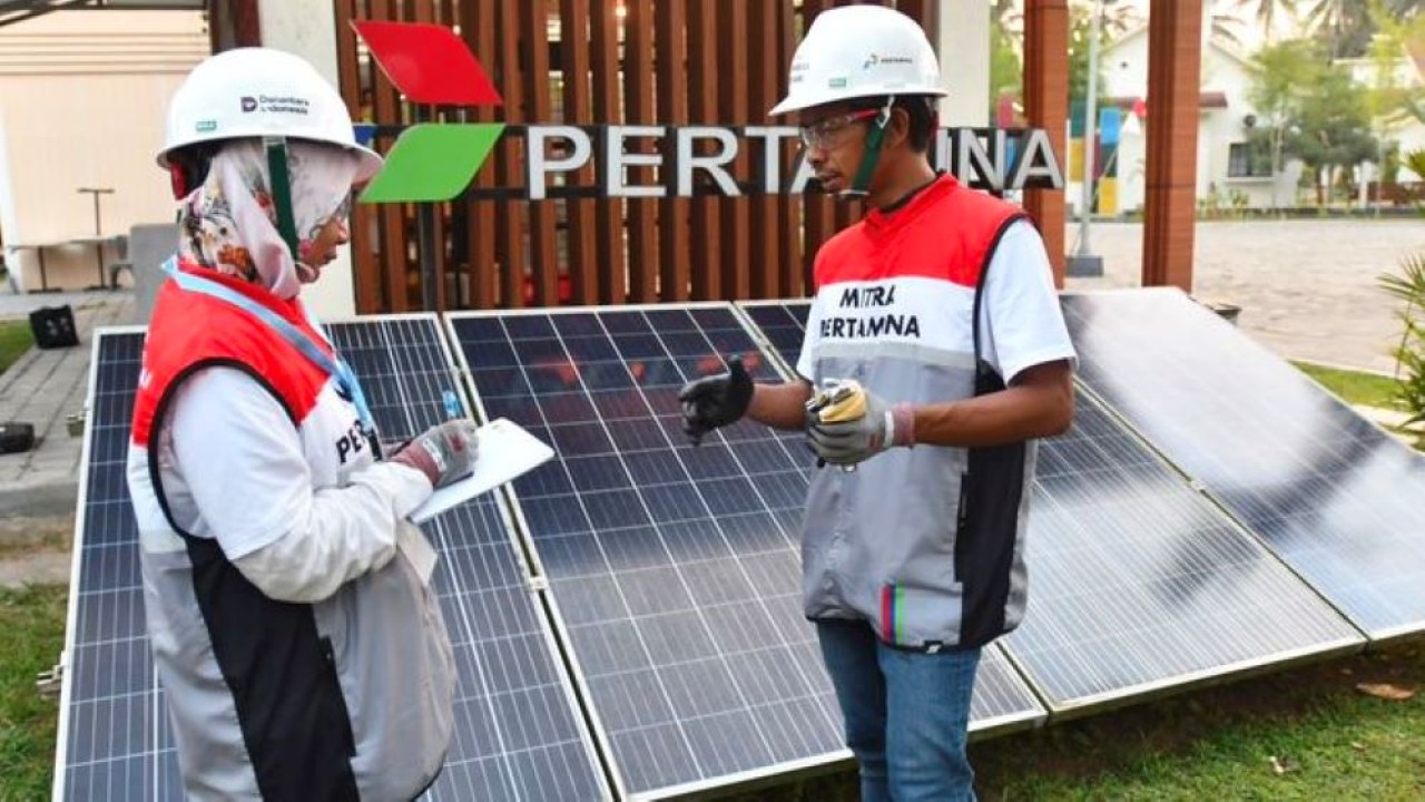 Peserta mengikuti kegiatan ujian Praktik saat kegiatan Sertifikasi Lokal Hero Program Desa Energi Berdikari Pertamina yang diselenggarakan di Balkondes Wringin Putih, Borobudur, Magelang, Jawa Tengah pada Kamis (6/8/2026) (Pertamina)