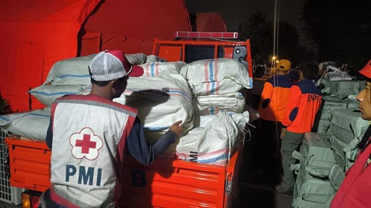 Posko kesehatan darurat Palang Merah Indonesia (PMI) di Sengari, Kelurahan Wangkung, Kabupaten Manggarai, Nusa Tenggara Timur (NTT), terus memberikan layanan kesehatan bagi masyarakat terdampak gempa bumi Flores. (Foto: Istimewa)