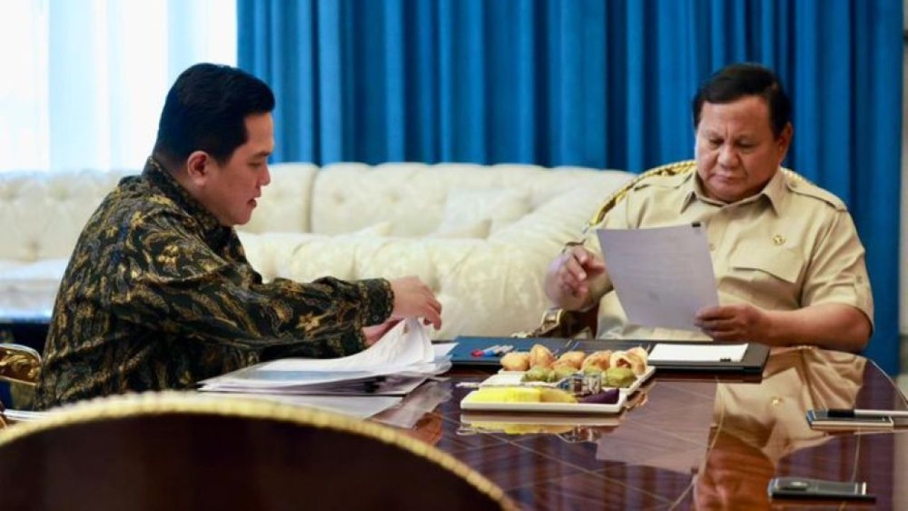 Presiden Prabowo Subianto menerima Menteri Pemuda dan Olahraga (Menpora) Erick Thohir di Istana Merdeka. (Foto: Sekretariat Presiden)