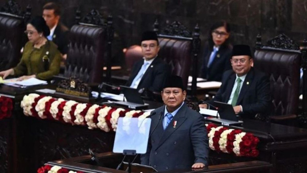 Presiden Prabowo Subianto menyampaikan pidato kenegaraan dalam rangka Penyampaian Pengantar/Keterangan Pemerintah atas RUU tentang APBN Tahun Anggaran 2027 beserta Nota Keuangannya saat Rapat Paripurna Pembukaan Masa Persidangan I DPR Tahun Sidang 2026. (Foto: Antara)