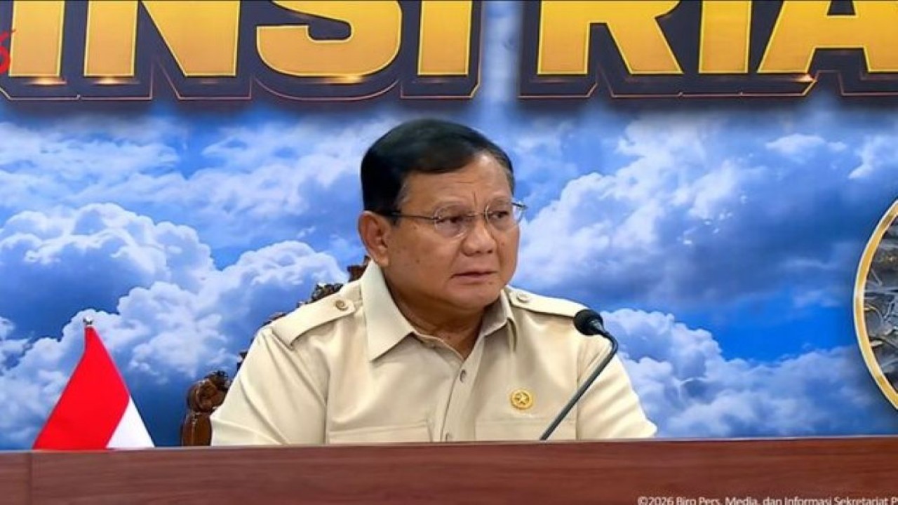 Presiden Prabowo Subianto memimpin rapat terkait penanganan kebakaran hutan dan lahan (karhutla) di Posko Aju, Riau, Senin, 24 Agustus 2026. (Foto: Istimewa)