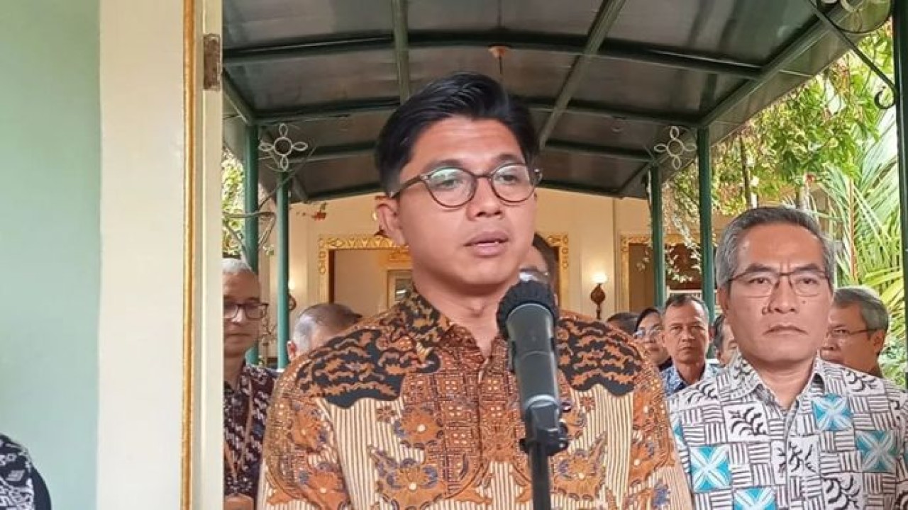 Direktur Investasi Danantara Fadli Rahman usai bertemu dengan Gubernur DIY di Yogyakarta, Selasa (11/8/2026). (Antara)