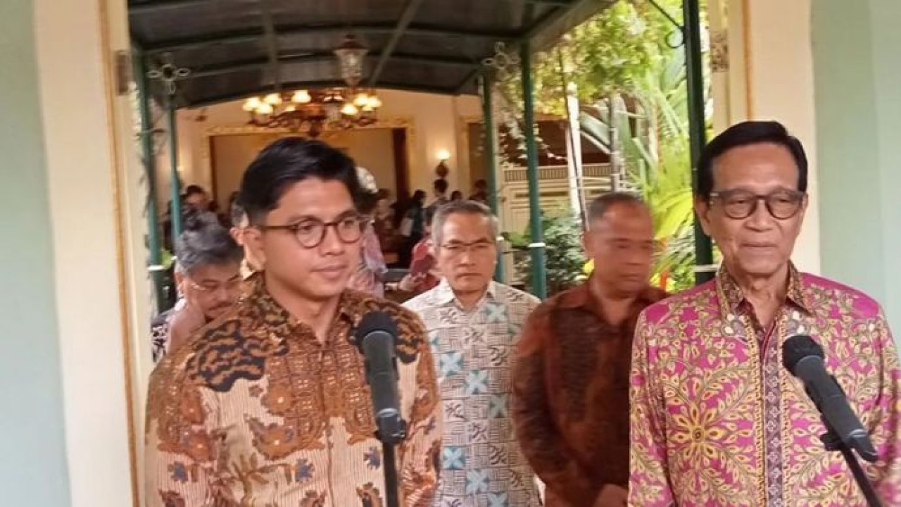 Direktur Investasi Danantara Fadli Rahman dan Gubernur DIY Sri Sultan Hamengku Buwono X, di Yogyakarta, Selasa (11/8/2026). (Antara)