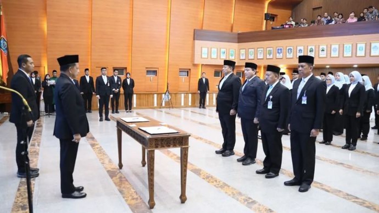Menteri Dalam Negeri (Mendagri) Muhammad Tito Karnavian melantik jajaran pejabat baru di lingkungan Kementerian Dalam Negeri (Kemendagri). (Antara)