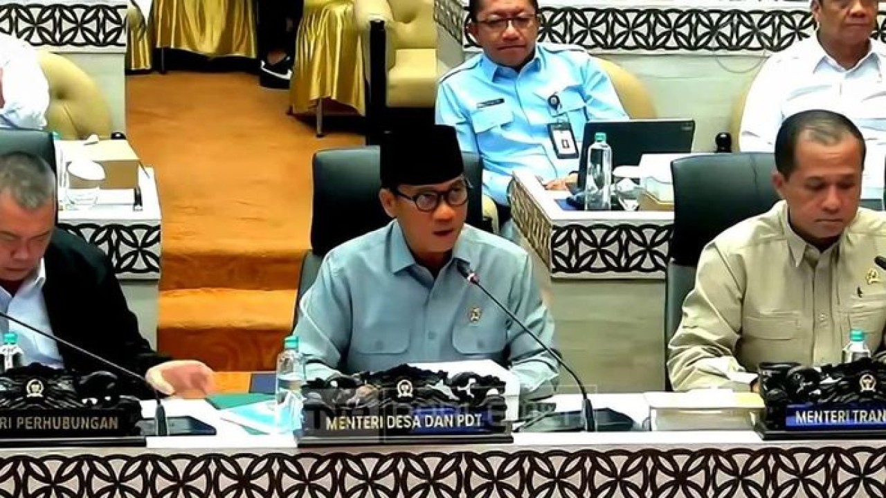 Tangkapan layar - Menteri Desa dan Pembangunan Daerah Tertinggal (Mendes PDT) Yandri Susanto menyampaikan paparan terkait realisasi anggaran Kemendes dalam Rapat Kerja bersama Komisi V DPR RI di Kompleks Parlemen, Jakarta (Antara)