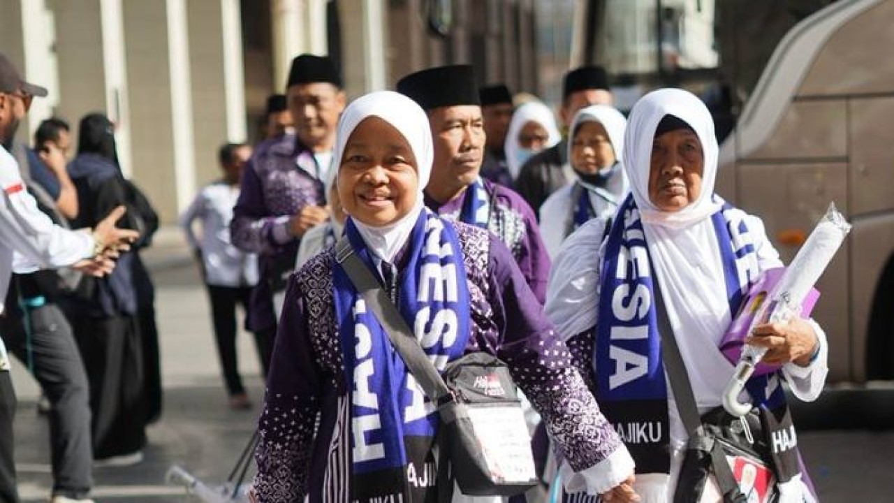 Jemaah haji Indonesia tiba di Madinah (foto: MCH 2025) (MCH 2025 KEMENAG)