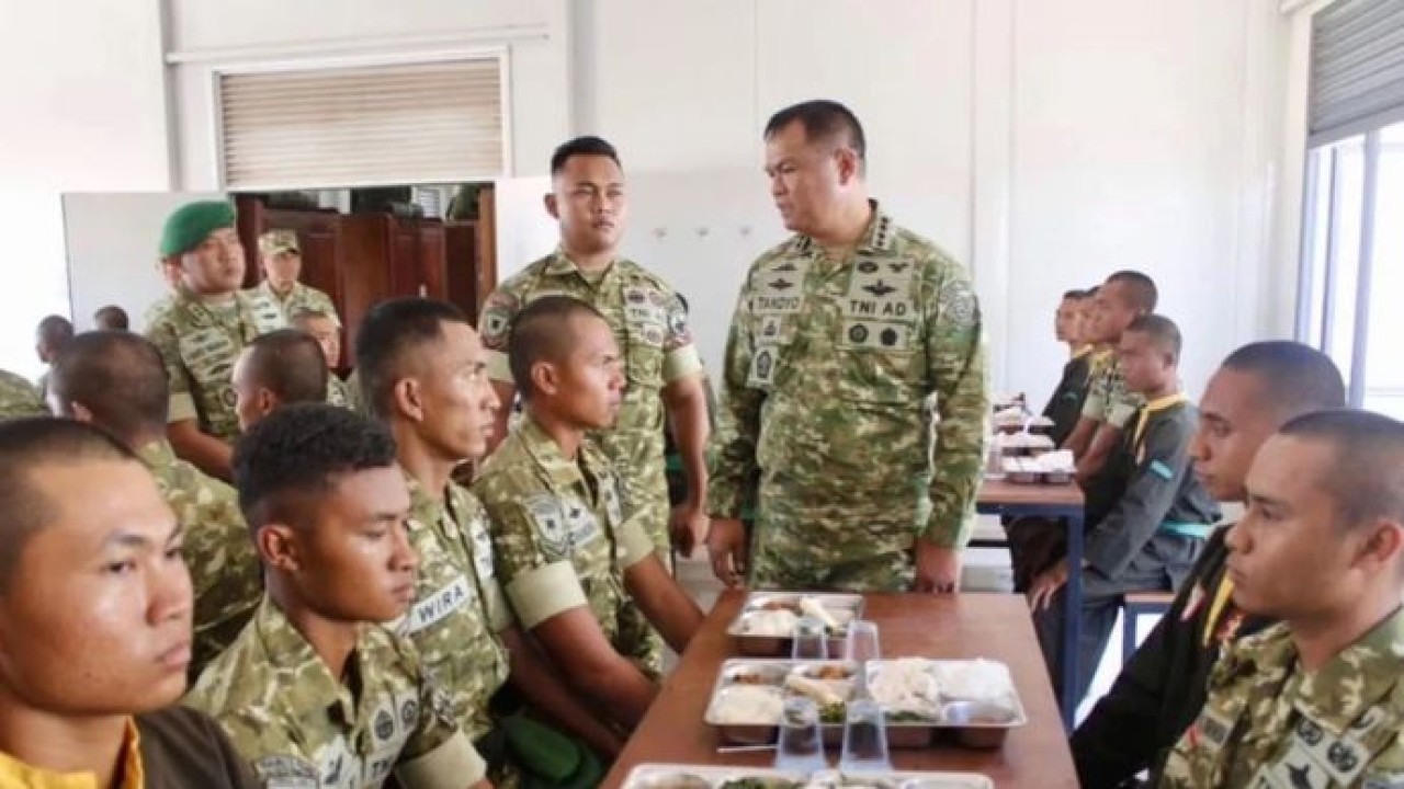 Wakil Panglima TNI Jenderal TNI Tandyo Budi Revita saat meninjau markas Yonif TP 835/Samota Yudha Bhakti di Sumbawa, NTB, Kamis, 3 September 2026. (Antara)