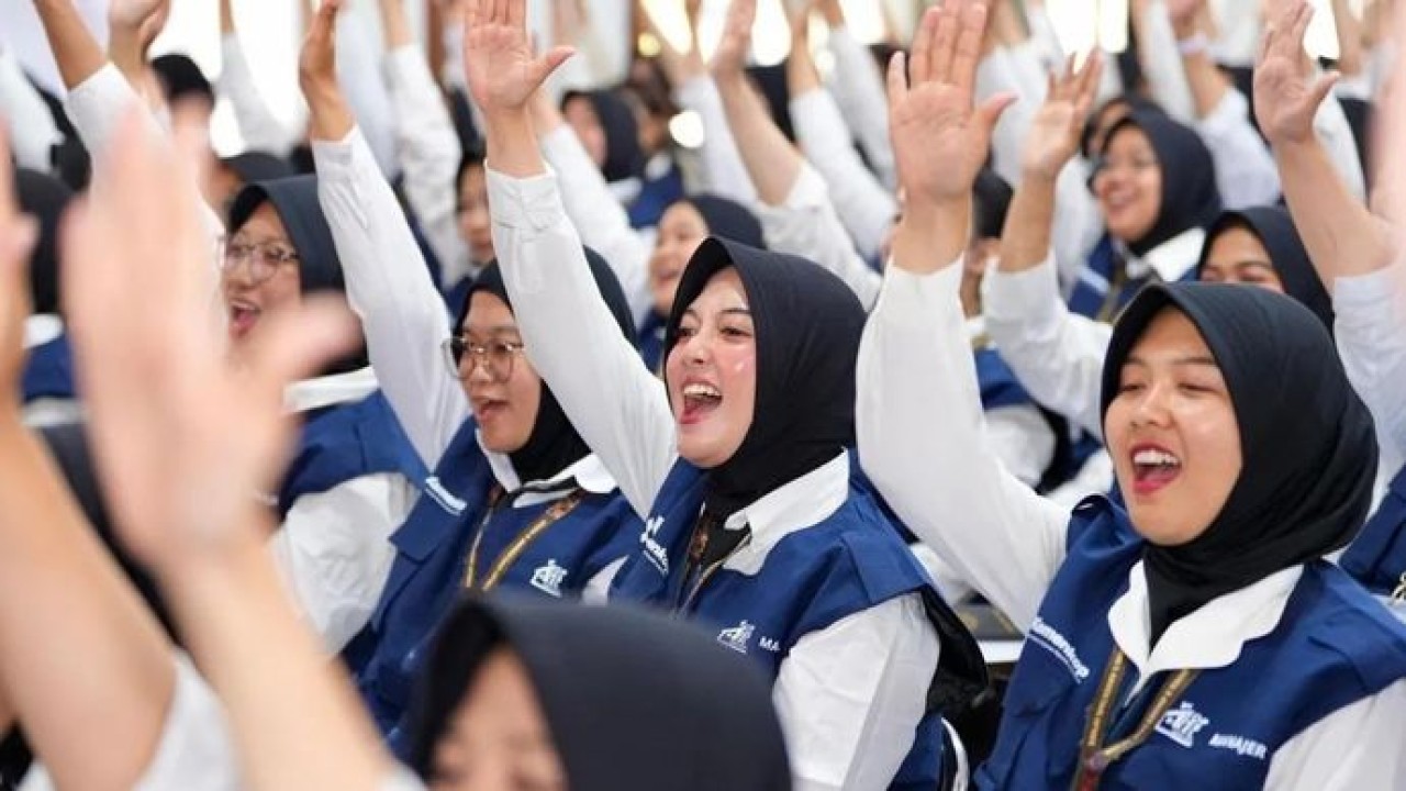 Peserta calon manajer Koperasi Desa/Kelurahan Merah Putih (KDKMP) mengikuti pembukaan pelatihan manajerial di Pusdik Armed Cimahi, Jawa Barat, pada Jumat, 17 Juli 2026. (Antara)