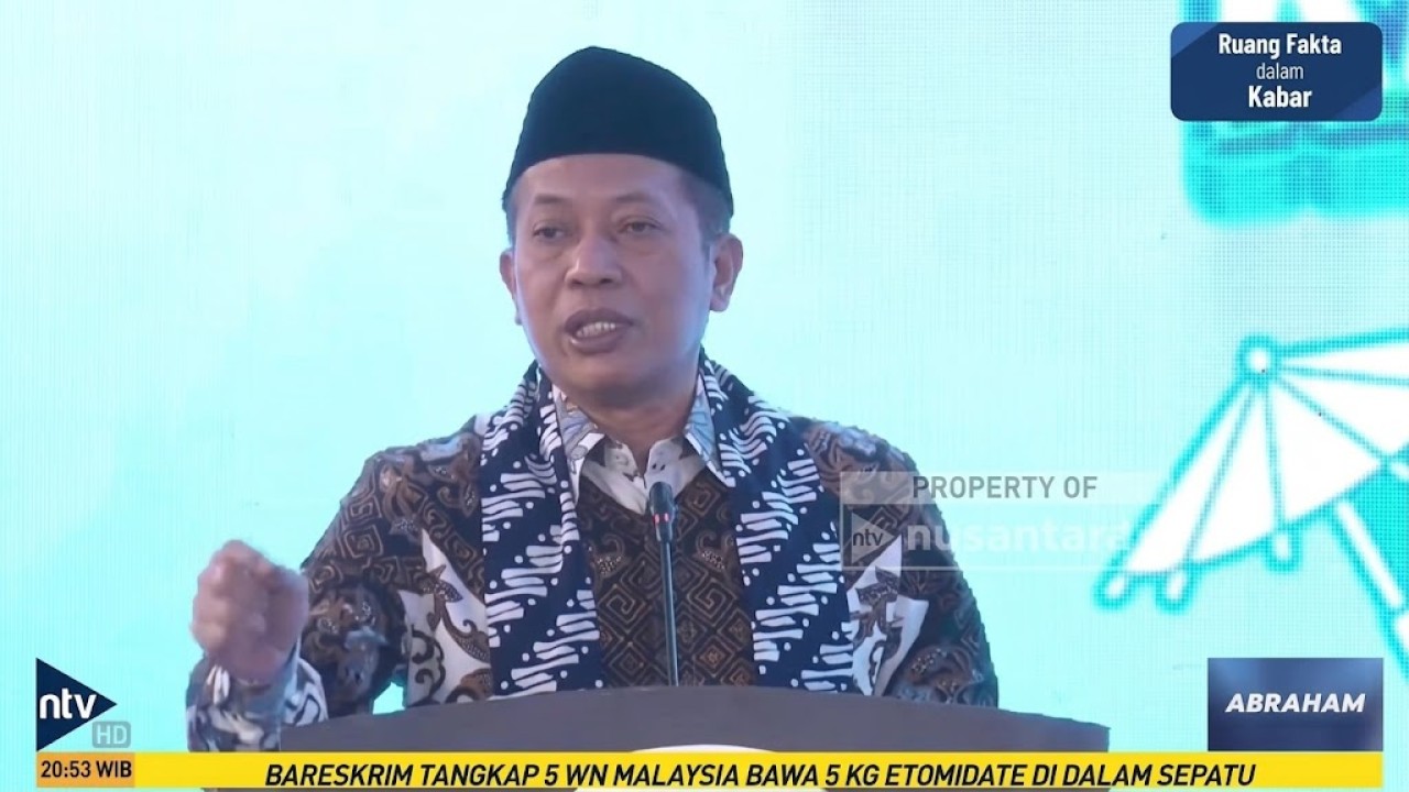 Menteri Koperasi Republik Indonesia, Ferry Juliantono menyampaikan sambutan pada kegiatan napak tilas sejarah perkoperasian nasional di Tugu Peringatan Kongres Koperasi 12 Juli 1947, Jalan DR Moch. Hatta, Kota Tasikmalaya, Jawa Barat.