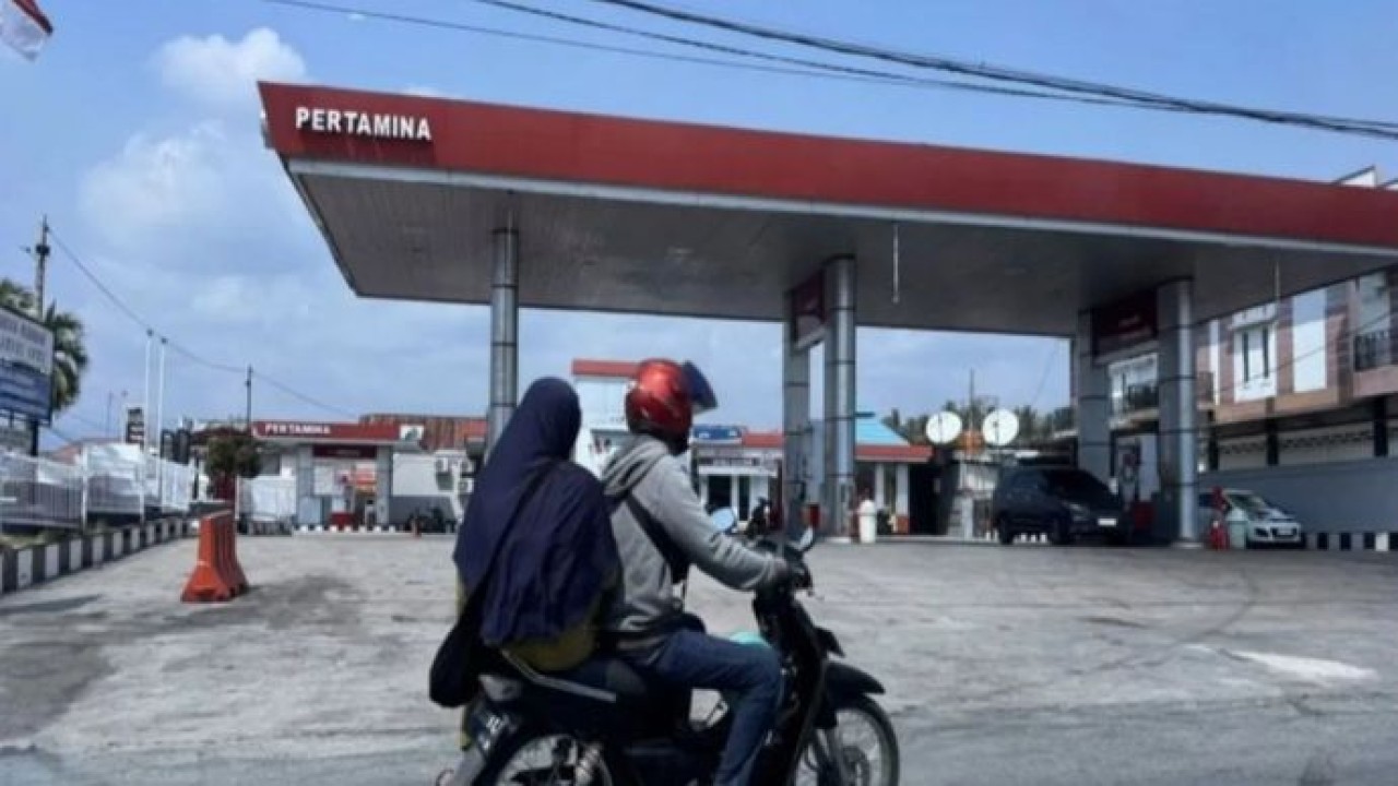 Arsip- Salah satu SPBU di Kota Parigi, Kabupaten Parigi Moutong tampak lengang karena belum ada masyarakat datang mengisi BBM, Rabu (16/9/2026). (ANTARA)