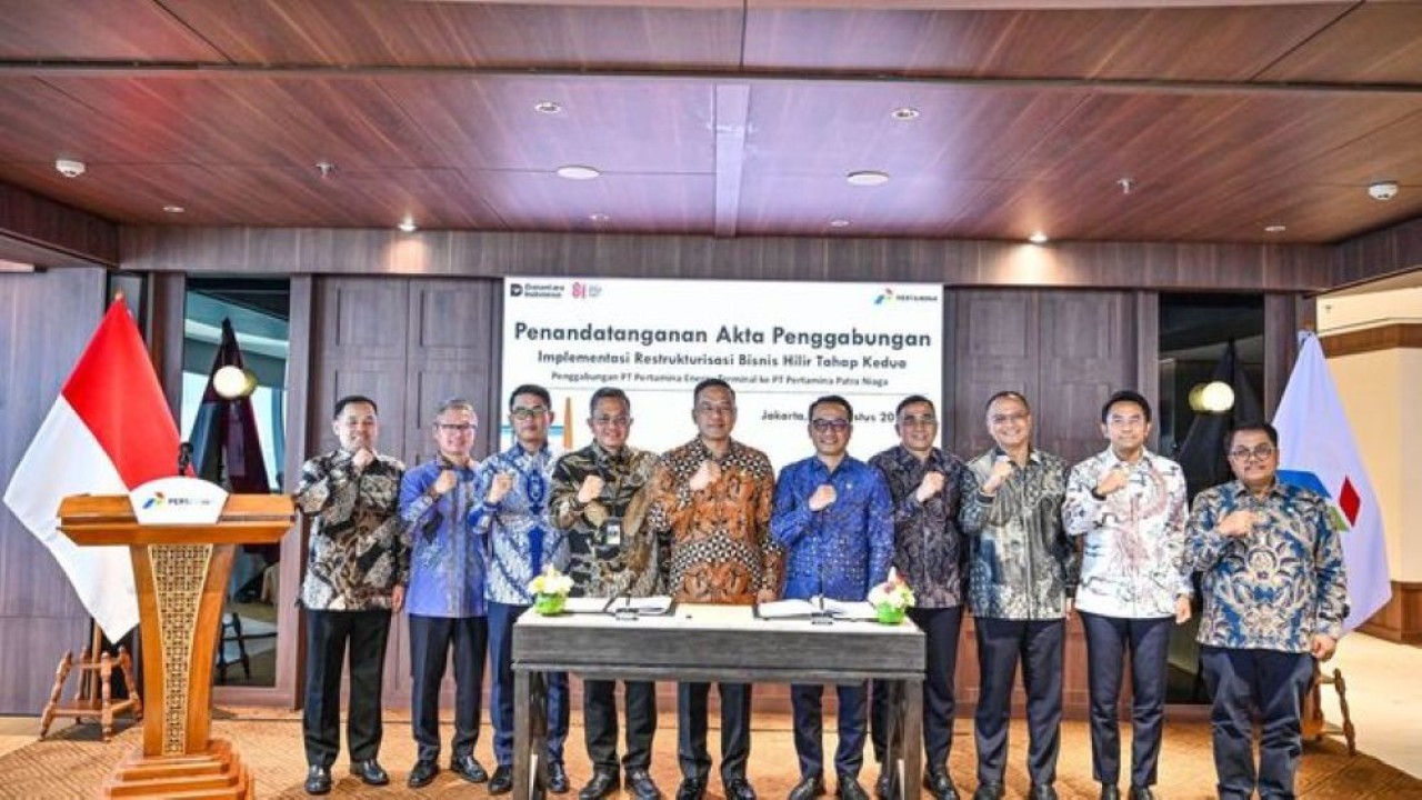 Pertamina terus memperkuat transformasi Pertamina Group melalui penandatanganan Akta Penggabungan (merger) PT Pertamina Energy Terminal (PET) ke PT Pertamina Patra Niaga (PPN) selaku Subholding Downstream sekaligus perusahaan penerima penggabungan (surviving entity). (Foto: Pertamina)
