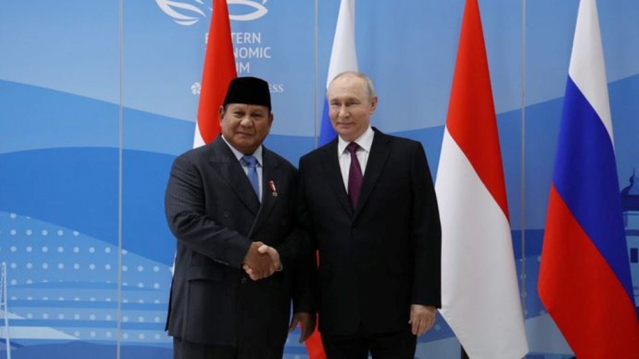 Presiden Prabowo Subianto saat bertemu dengan Presiden Federasi Rusia Vladimir Putin dalam sesi Jamuan Santap Siang di Vladivostok, Kamis, 3 September 2026. (Foto: Istimewa)