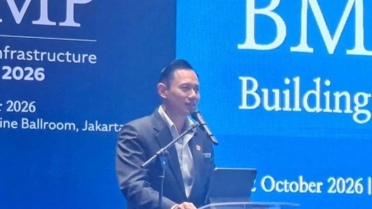 Menteri Koordinator Bidang Infrastruktur dan Pembangunan Kewilayahan (Menko Infra) Agus Harimurti Yudhoyono (AHY) berpidato dalam Digital Infrastructure Summit 2026 di Jakarta, Senin, 12 Oktober 2026. (Antara)