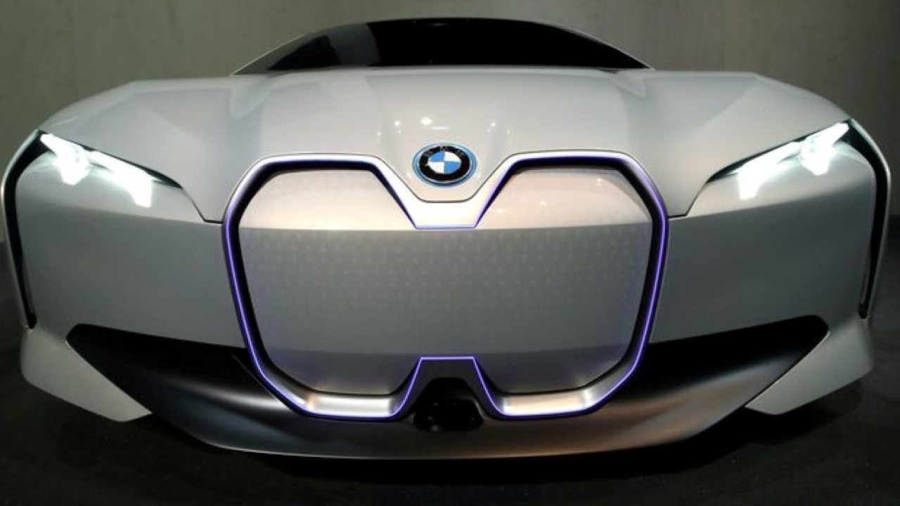 BMW i4 terlihat selama konferensi pers tahunan perusahaan di Munich, Jerman, 21 Maret 2018. (Foto: Dok/Michael Dalder/Reuters)
