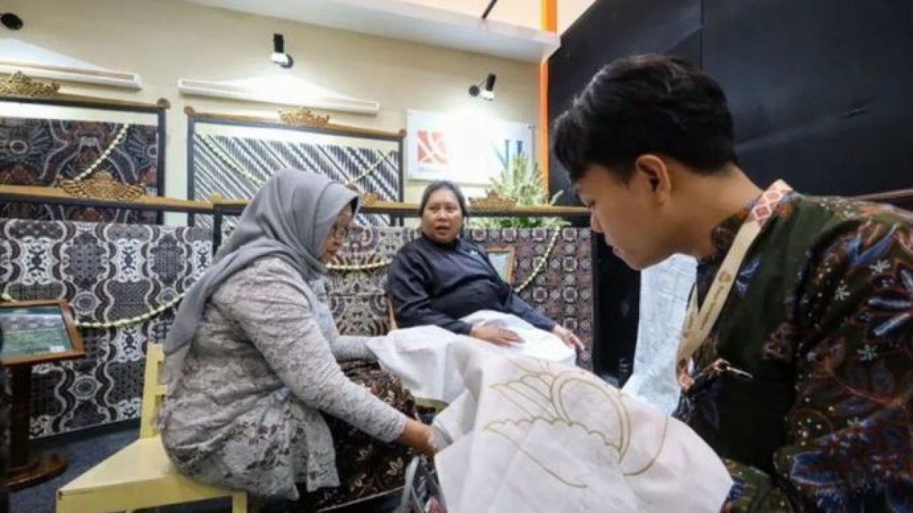 Ilustrasi UMKM pengrajin batik binaan PT Bank Negara Indonesia (Persero) Tbk atau BNI. (ANTARA)