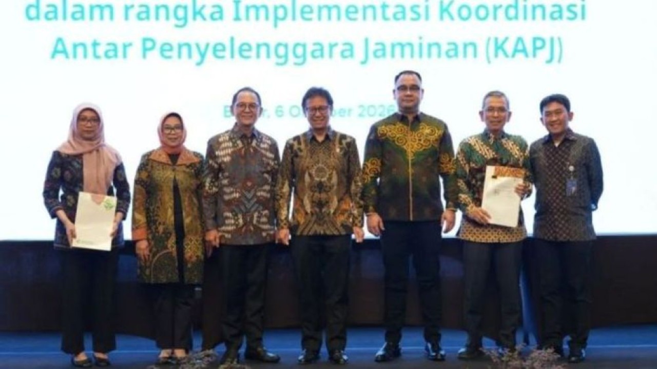 BPJS Kesehatan memperkuat perlindungan peserta dengan menandatangani Perjanjian Kerja Sama Koordinasi Antar Penyelenggara Jaminan (KAPJ) bersama 18 Asuransi Kesehatan Tambahan (AKT). (Foto: Antara)