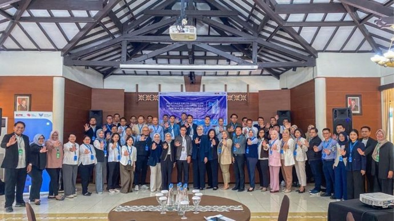 Sebanyak 41 peserta dari berbagai fungsi strategis BRI berfoto bersama dalam rangkaian Pelatihan Calon Penyuluh Antikorupsi (PELOPOR) BRI 2026 hasil kolaborasi dengan KPK