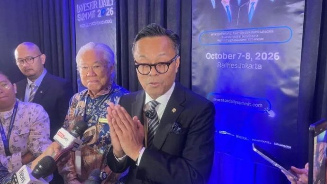 Danantara targetkan merger empat BUMN karya paling lambat November Chief Operating Officer (COO) Danantara sekaligus Kepala Badan Pengatur (BP) BUMN Dony Oskaria dalam agenda Investor Daily Summit 2026 di Jakarta, Kamis (8/10/2026). (Antara)