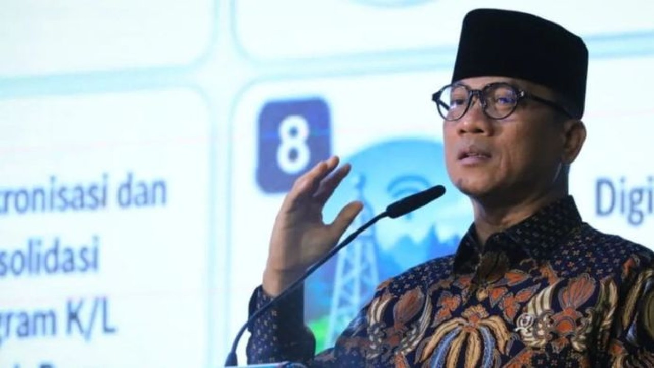 Menteri Desa dan Pembangunan Daerah Tertinggal (Mendes PDT) Yandri Susanto menjadi salah satu pembicara dalam program 2 Tahun Pemerintahan Prabowo-Gibran, di Kampus Universitas Tarumanagara (UNTAR), Petamburan, Jakarta, Selasa (27/10/2026). (Antara)