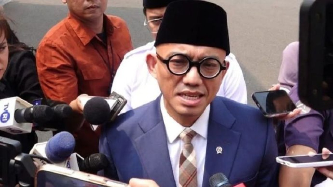 Wakil Menteri Haji dan Umrah Dahnil Anzar Simanjuntak memberikan keterangan pada wartawan di kompleks Istana Kepresidenan, Jakarta, Senin, 28 September 2026. (Antara)