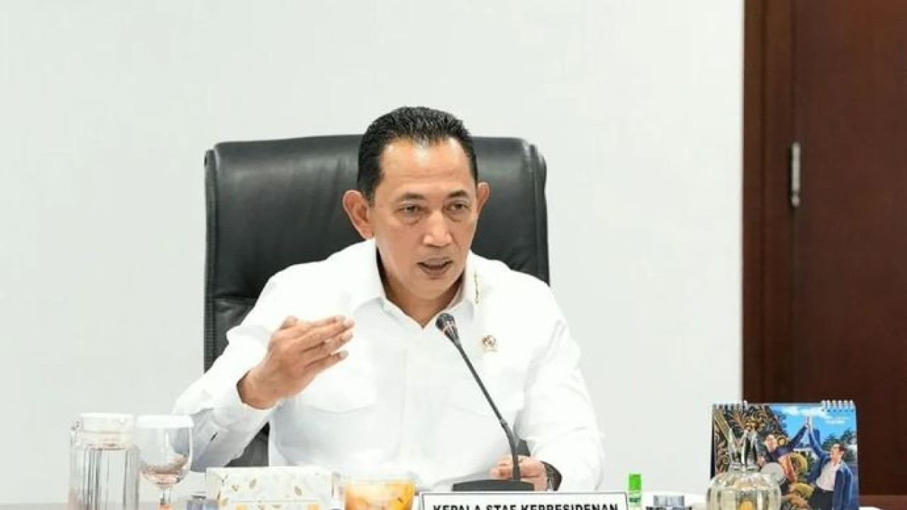 Kepala Staf Kepresidenan Listyo Sigit Prabowo memimpin rapat koordinasi penyelesaian kendala regulasi penjualan obat di gerai Koperasi Desa/Kelurahan Merah Putih (KDKMP) di Gedung Bina Graha, kompleks Istana Kepresidenan, Jakarta (Antara)