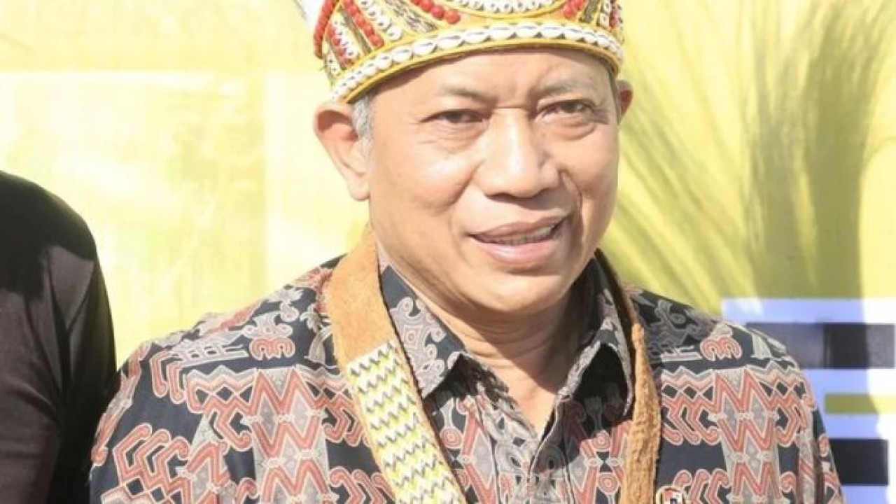 Menkop RI Ferry Juliantono diwawancarai wartawan di Wamena, Kabupaten Jayawijaya, Papua Pegunungan (Antara)