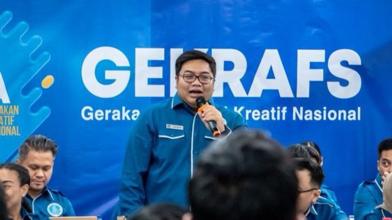 Ketua Umum DPP Gekrafs, Kawendra Lukistian, bersama jajaran pengurus saat mempersiapkan rangkaian perayaan Hari Ekonomi Kreatif Nasional (Hekrafnas) 2026 yang juga diisi dengan gerakan solidaritas sosial bagi korban karhutla.