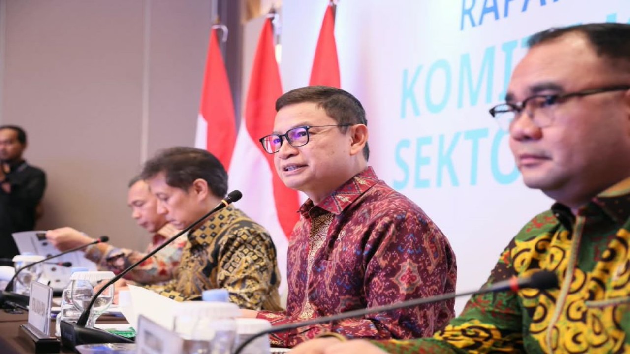 Kepala Badan Pengawas Obat dan Makanan (BPOM) RI Prof. Taruna Ikrar hadir sebagai tuan rumah sekaligus membawa sejumlah agenda strategis BPOM Rapat Koordinasi Komite Kebijakan Sektor Kesehatan (KKSK) Triwulan III Tahun 2026 yang berlangsung di Ballroom Novotel Bogor Golf Resort and Convention Center, Selasa (6/10/2026).