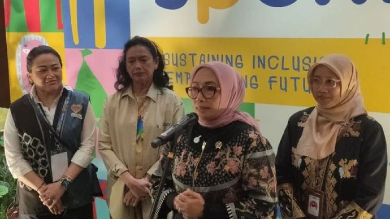 Menteri Pemberdayaan Perempuan dan Perlindungan Anak (PPPA) Arifatul Choiri Fauzi menyampaikan keterangan kepada pers usai menghadiri acara Special Kids Expo (SPEKIX) 2026 bertema (Antara)