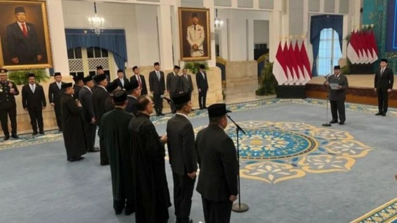 Suasana pelantikan Marsekal TNI Yusuf Jauhari dan Letnan Jenderal TNI Richard T. H. Tampubolon sebagai Wakil Menteri Pertahanan (Wamenhan) oleh Presiden Prabowo Subianto di Istana Negara, Jakarta, Kamis, 15 Oktober 2026. (Foto: Antara)