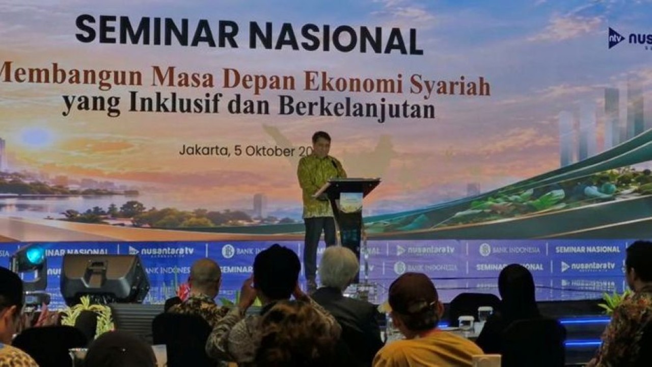 Deputi Gubernur Bank Indonesia Solikin M. Juhro menekankan pentingnya memperkuat ekosistem ekonomi dan keuangan syariah Indonesia untuk mendorong pertumbuhan ekonomi yang inklusif dan berkelanjutan. (Foto: Dok/Istimewa)