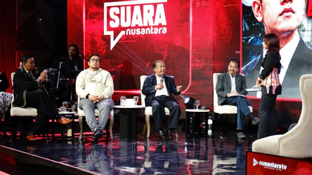 Hakim Konstitusi 2003-2009 Maruarar Siahaan dalam mega talkshow Suara Nusantara di Nusantara TV