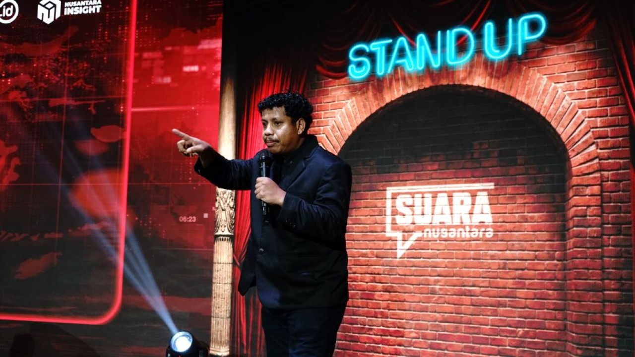 Komika Jerry Libing saat tampil dalam mega talkshow Suara Nusantara di Nusantara TV