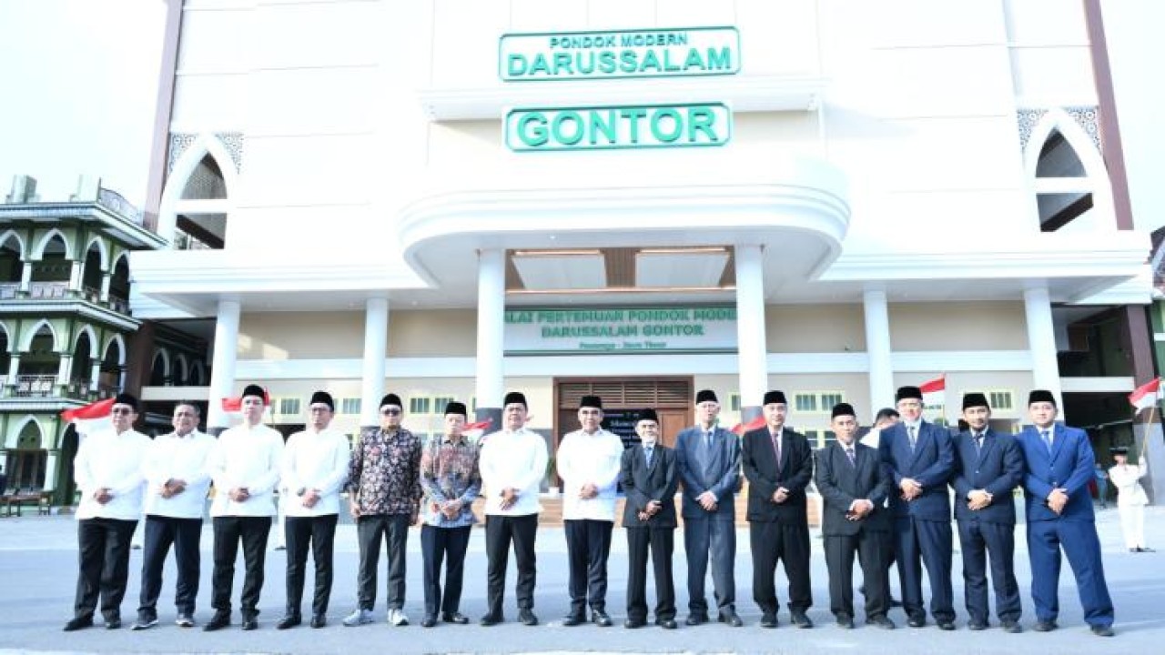 Prabowo Salurkan Bantuan untuk Gontor, Dukung Santri Jadi Generasi Berilmu dan Bermanfaat