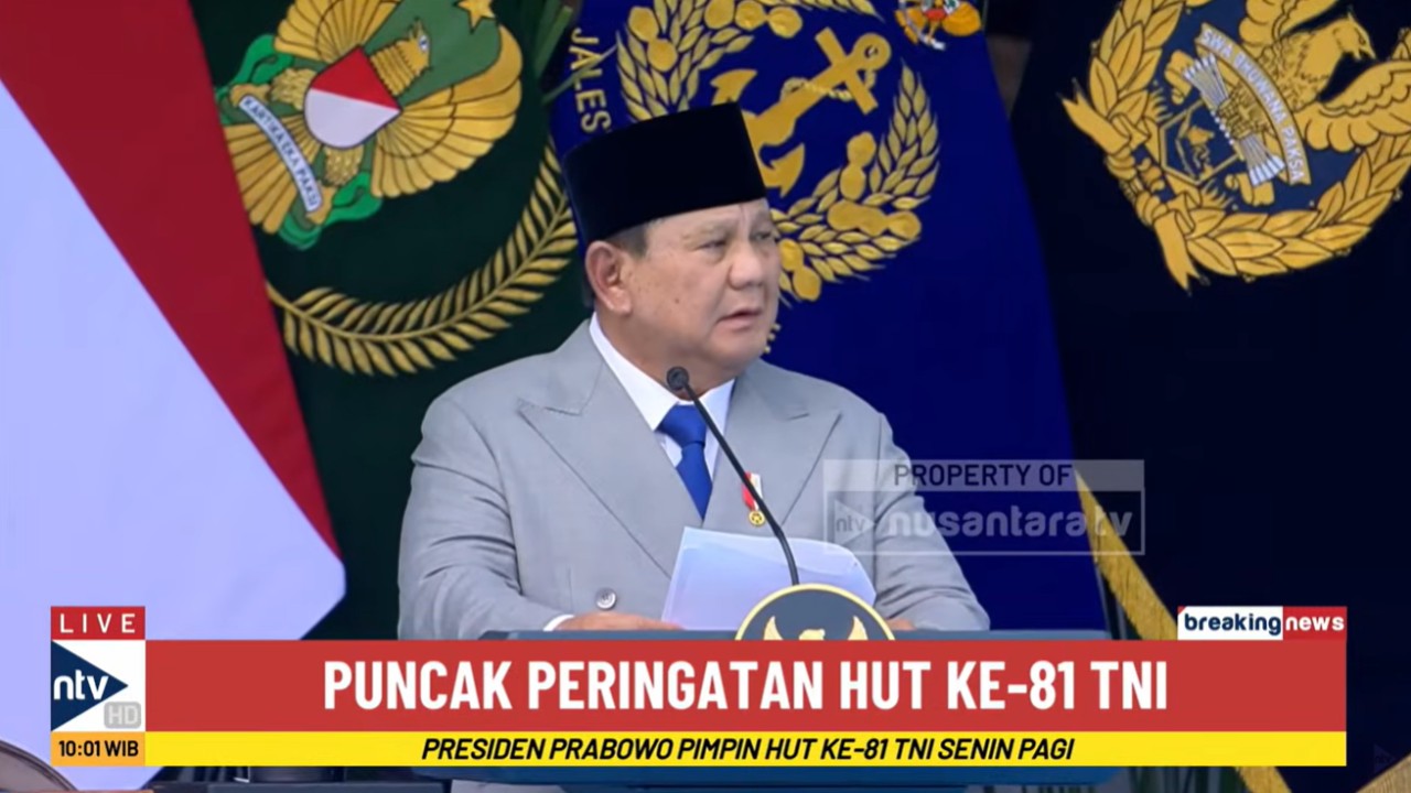 Presiden Prabowo Subianto memberikan pesan pada Puncak Peringatan HUT ke-81 TNI di Mabes TNI Cilangkap, Jakarta
