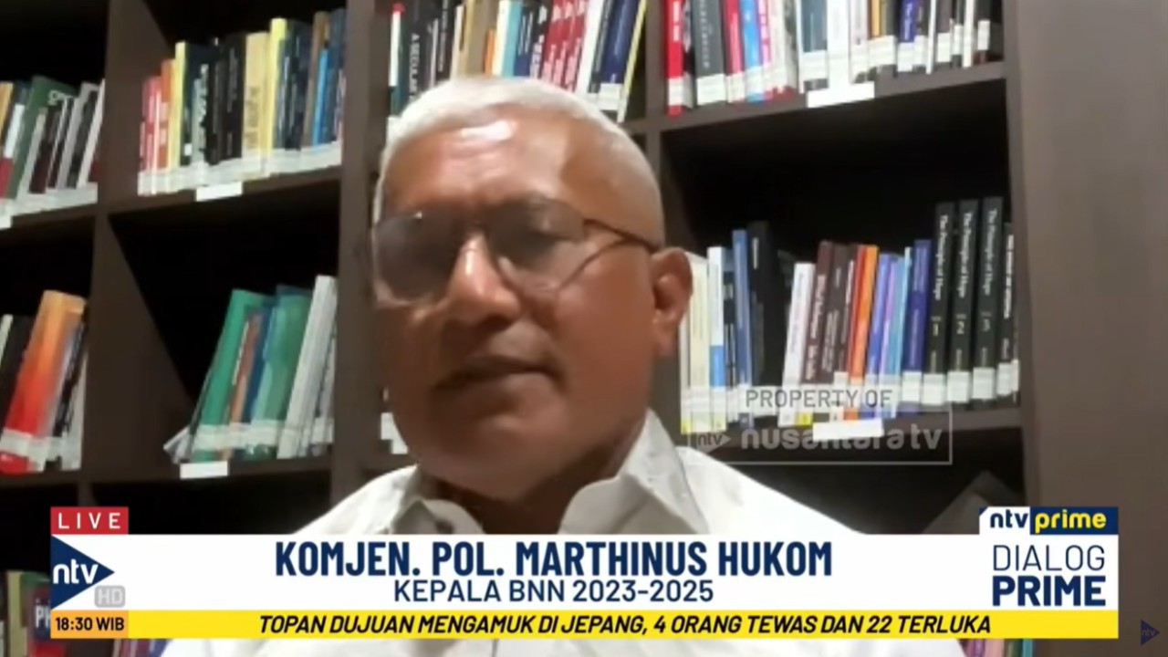 Mantan Kepala Badan Narkotika Nasional (BNN) Marthinus Hukom mengatakan perlu dilakukan sebuah operasi intelijen yang komprehensif sebelum membongkar jaringan narkoba.