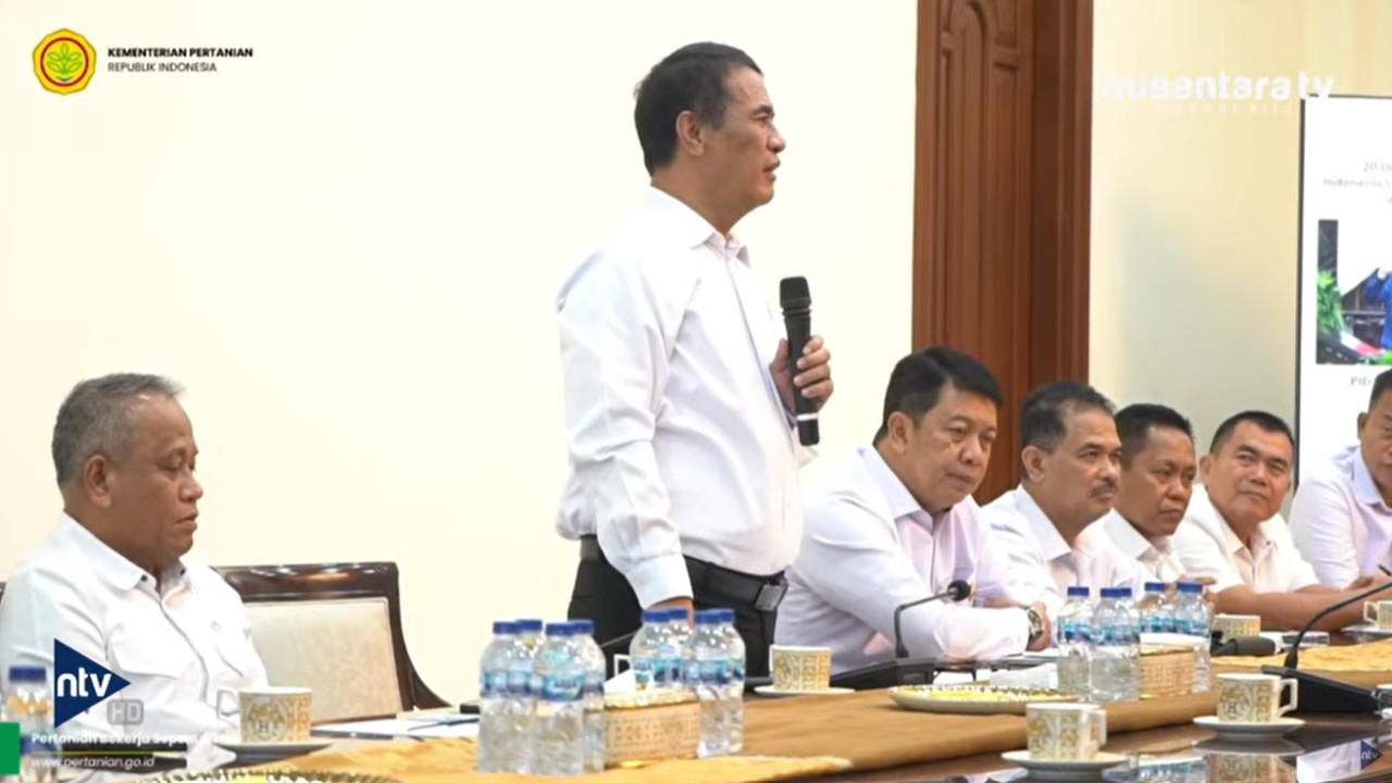 Menteri Pertanian Andi Amran Sulaiman mengaku berobat ke Singapura saat sakit