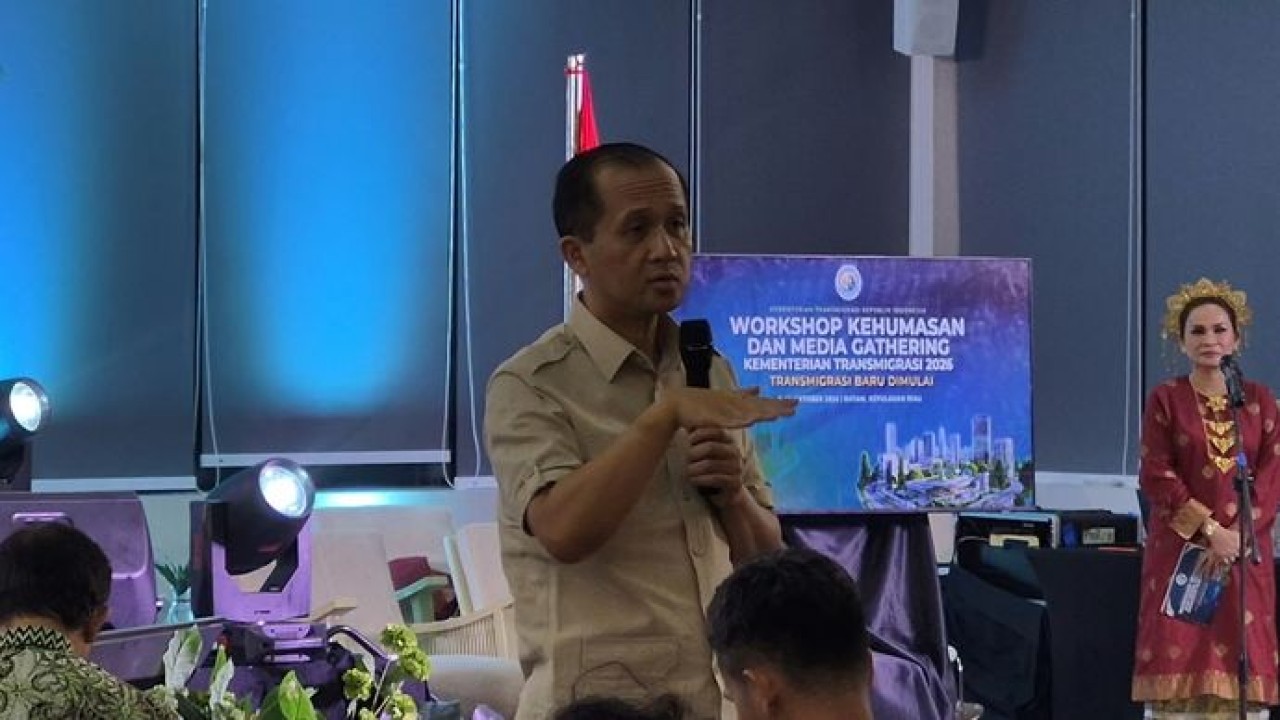 Menteri Transmigrasi (Mentrans) Muhammad Iftitah Sulaiman Suryanagara menyampaikan konsep Transmigrasi Baru yang berfokus pada pembangunan wilayah berbasis investasi, industrialisasi, dan hilirisasi. (Ntvnews.id-Muslimin Trisyuliono)